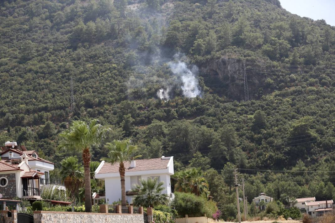 Fethiye'deki orman yangını söndürüldü - Resim: 1